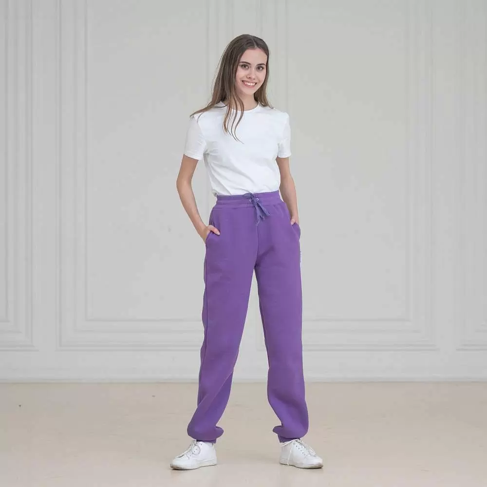 Фиолетовые женские штаны из тёплого футера — купить на официальном сайте с доставкой по Москве, Санкт-Петербургу и всей России